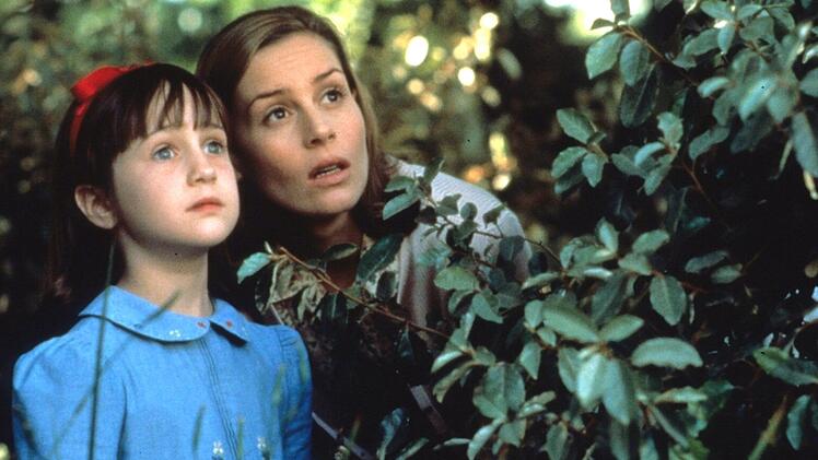 Nach "Matilda" wurde es allm&auml;hlich still um Mara Wilson (Bild, links neben Embeth Davidtz).