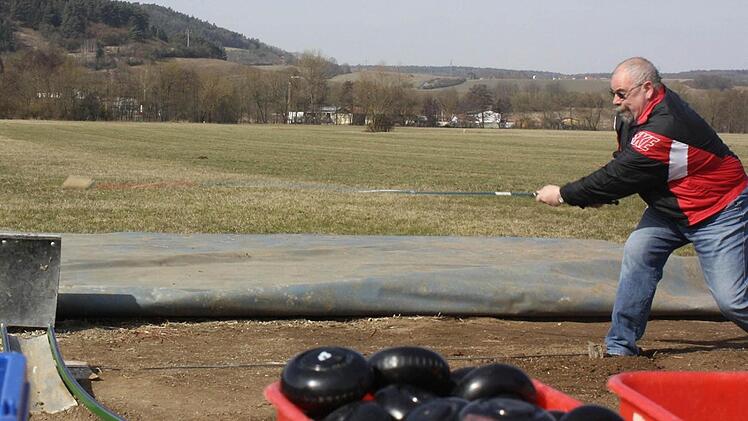 In der Vergangenheit konnten die Schweizer Hornusser ihr Trainingslager auf einer Wiese in der Unteren Au durchführen. Foto: Archiv/Arnold Nöth