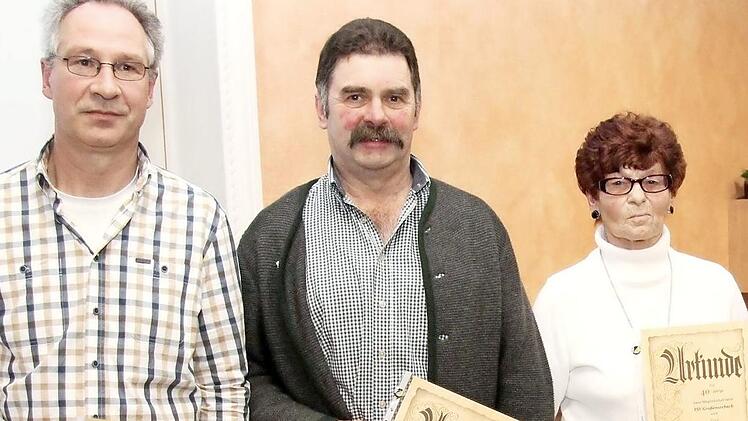 Wolfgang Popp, Werner Schorr und Marga Prell sind seit 40 Jahren Vereinsmitglieder.