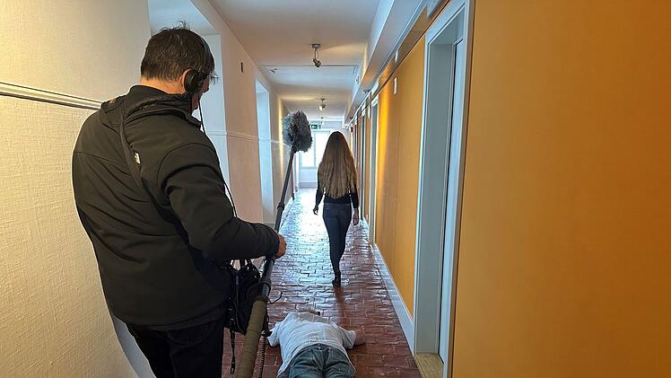 Mia - der Name wurde f&uuml;r die Doku ge&auml;ndert - war 16, als sie Opfer eines "Loverboys" wurde. Monatelang prostituierte sie sich f&uuml;r den nur wenige Jahre &auml;lteren T&auml;ter (Making-of-Szene zum Film).