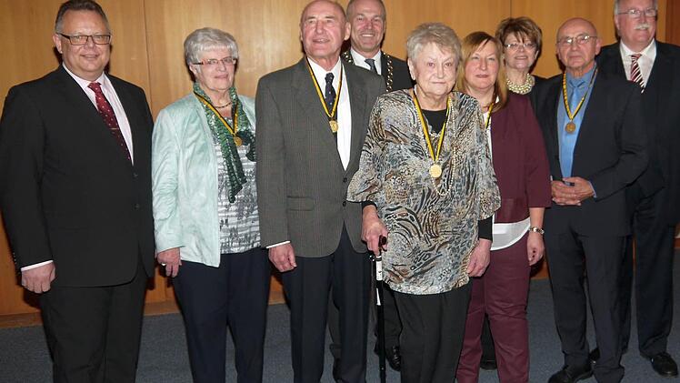Sämtliche Geehrten beim Stadtempfang (von links): Martin Stingl, Gisela Liebig, Frank Schiweck, Frank Rebhan, Ute Brand, Heike Bräutigam, Elke Protzmann, Franz Rung und Wilhelm Wenning. Foto: Berthold Köhler
