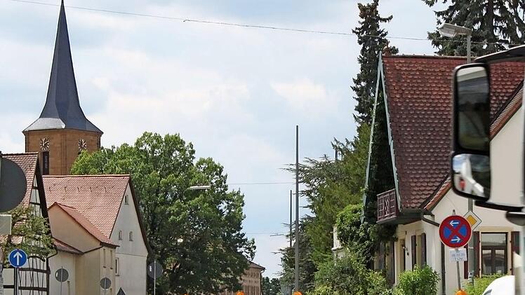 Von Norden her ist die Durchfahrt möglich. Fotos: Hans Kurz