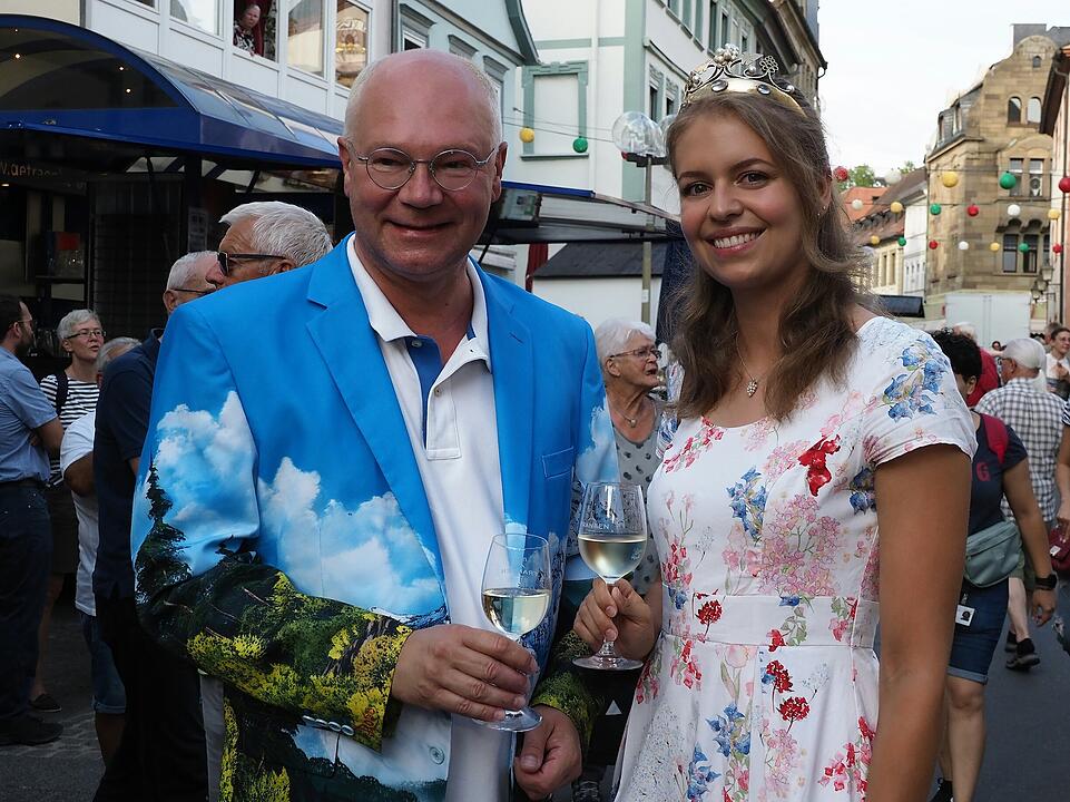 Authentische Saaletal-Weine, Spitzen-Bands und kulinarische Köstlichkeiten.