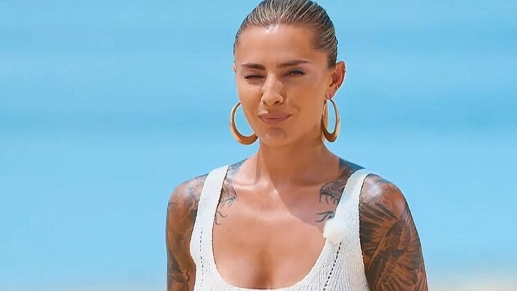 Sophia Thomalla scheint wenig von Jimi Blues Flirtversuch zu halten.
