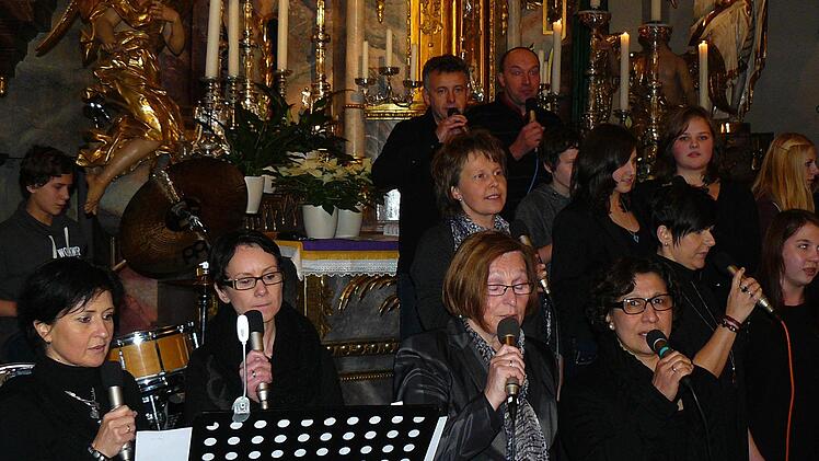 Der Chor der Band Alive.