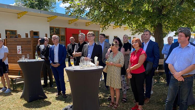 Schwabach: Grundstein für neues Hallenbad gelegt - trotz "extrem anspruchsvoller Situation"