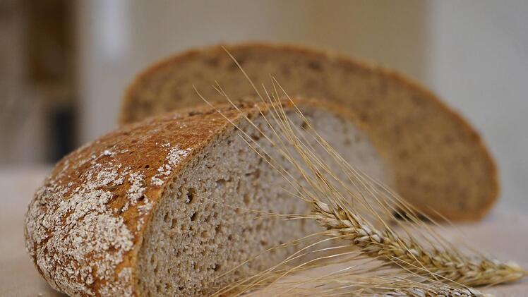 Das Mehl, mit dem die Brote gebacken werden, baut der Hof selbst an und verarbeitet es auch gleich selbst zu Mehl. Foto: K. Kupka-Hahn