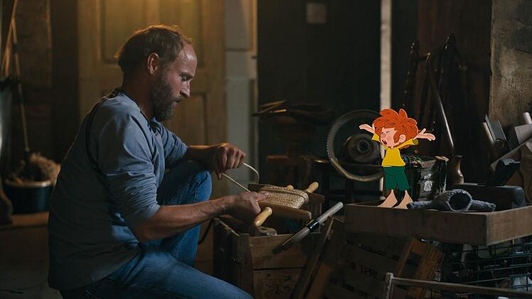 In der Folge "Der kleine Flori" reisen Florian Eder (Florian Brückner) und der Pumuckl in ihren Geschichten in die Vergangenheit.