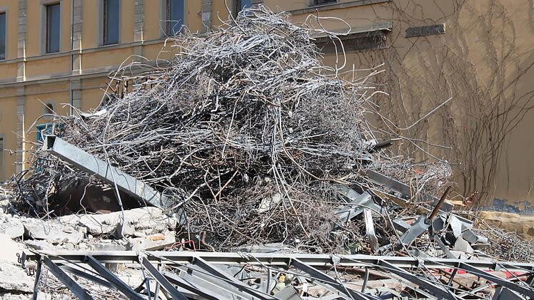 Der Metallschrott wird wiederverwertet.