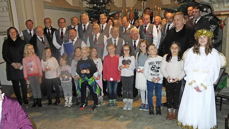 Die Akteure der Fränkischen Weihnacht in Küps Foto: Dieter Wolf