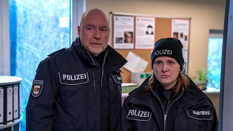 Die Insel-Cops Holm Brendel (Rainer Sellien) und Dorit Martens (Jana Julia Roth) sorgen im Krimi wieder für manche humorvolle Szene.