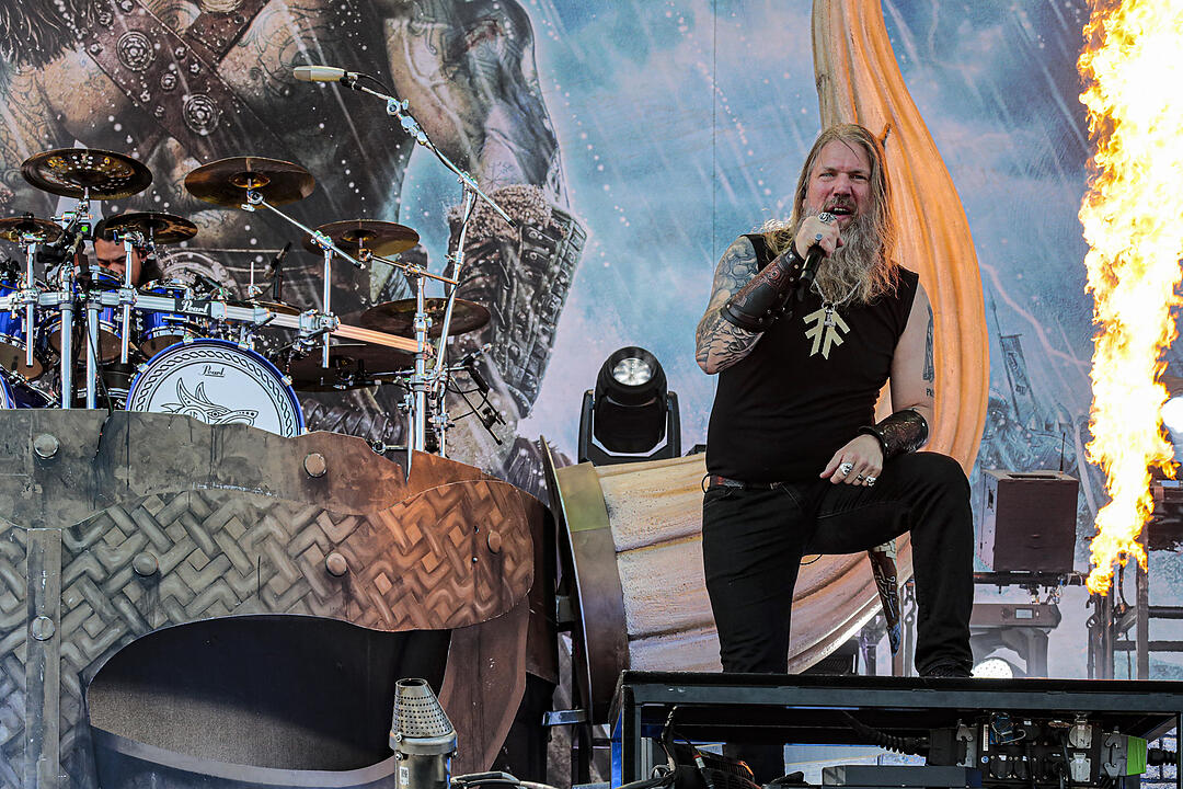 Amon Amarth bei Rock im Park 2019: Ganz viel Metal und Feuer bringt die Fans zum Durchdrehen