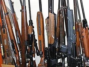 Die Waffen des Klägers lagern derzeit bei einem Waffenhändler. Zugriff darauf hat er nicht. Symbolbild/Archiv