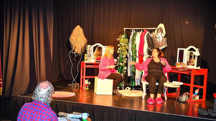 Klaus Karl-Kraus probt mit Johanna Wagner-Zangl  (rechts) und Gisela Karl-Kraus im Theater am Michelsberg