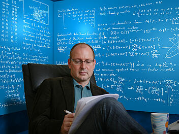 Prof. Dr. Christian Hesse, Institut f&uuml;r Stochastik und Anwendungen Fakult&auml;t Mathematik und Physik