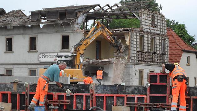 Mit der "Restauration zur Eisenbahn" verschwand das letzte Relikt der Ebensfelder Bahngeschichte f&uuml;r immer. Foto: Matthias H&ouml;her