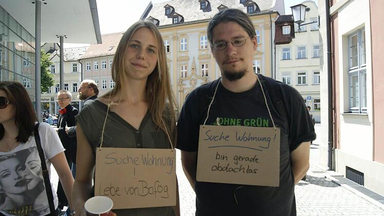 Lucia Niemöller und Malte Krüger kennen Wohnraumknappheit aus eigener Erfahrung. Foto: Corinna Tübel