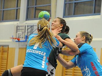 Gelitten, aber zurückgeschlagen: Vier ihrer sechs Treffer gelangen Anna Kleinhenz in den finalen Minuten, die gekrönt wurden mit einem nicht mehr für möglich gehaltenen Sieg über Dietmannsried. Foto: Hopf