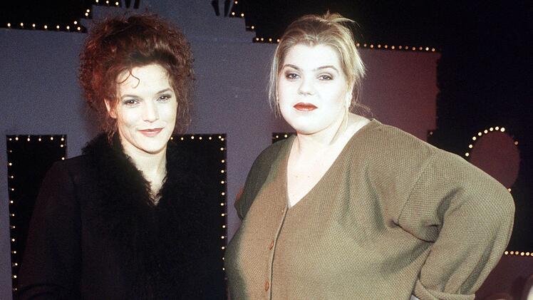 Blasser Teint und braune statt blonde Haare: 1994 sah man Ina Müller als Teil des Duos "Queen Bee" noch in einem ganz anderen Look.