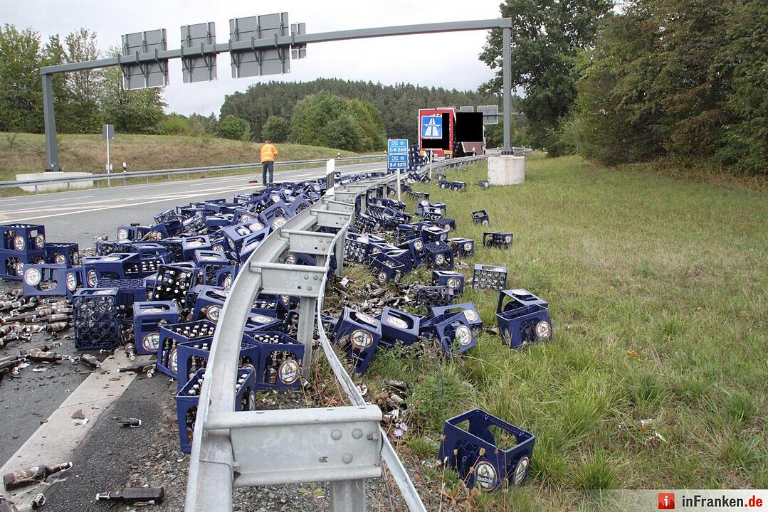 Bierlaster verliert 200 Kästen bei Kulmbach