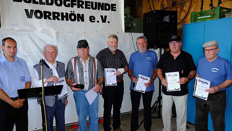 Burkhard Kippes, Gerhard Adam, Anton Vogler, Hans Dünninger, Lothar Fünkner, Manfred Herzog und Rudolf Beck. Foto: Schaar