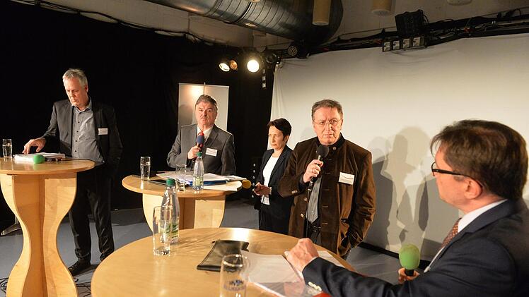 Sie beleuchteten im Gespräch die aktuelle Situation des Klinikums: Bernd Müller, Klaus Peter Söllner, Brigitte Angermann, Henry Schramm und Alexander Müller (von links). Foto: Ronald Rinklef