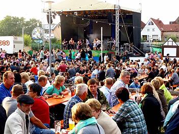 Auf dem Festplatz am Altmain  Fotos: Alfons Beuerlein