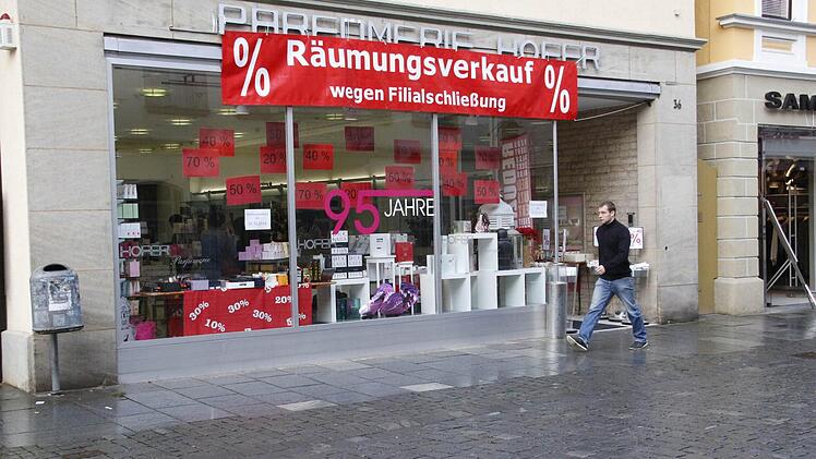 Die Parfümerie Höfer schließt. Foto: Josef Hofbauer