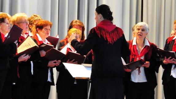 Der Kulmbacher Landfrauenchor unter der neuen Leitung von Christiana Hara Thoma sang unter anderem die Volksweise "Im M&auml;rzen der Bauer". Foto: Stephan Herbert Fuchs