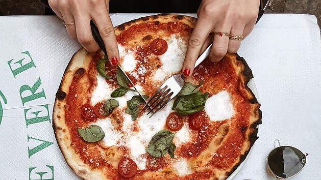 Eine leckere Pizza kannst du auch in Schweinfurt finden.
