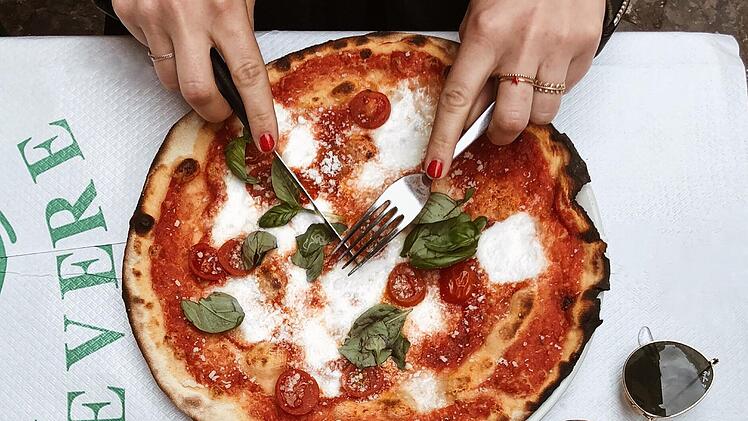 Eine leckere Pizza kannst du auch in Schweinfurt finden.