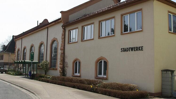 Einer von vier Standorten der Stadtwerke: Das alte E-Werk an der Eissporthalle. Foto: Ralf Ruppert