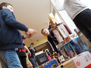 Die Ganztagskinder zeigen, dass der Schulnachmittag auch ganz spielerisch gestaltet sein kann. Foto: Arkadius Guzy