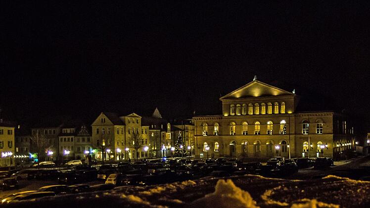 Coburg in einer verschneiten Winternacht: Blick auf das LandestheaterFoto: Jochen Berger