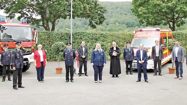 Die zwei neuen Einsatzfahrzeuge für den Landkreis Forchheim wurden gesegnet und kommen bei der Feuerwehr Ebermannstadt unter.  Foto: Kreisbrandinspektion Forchheim