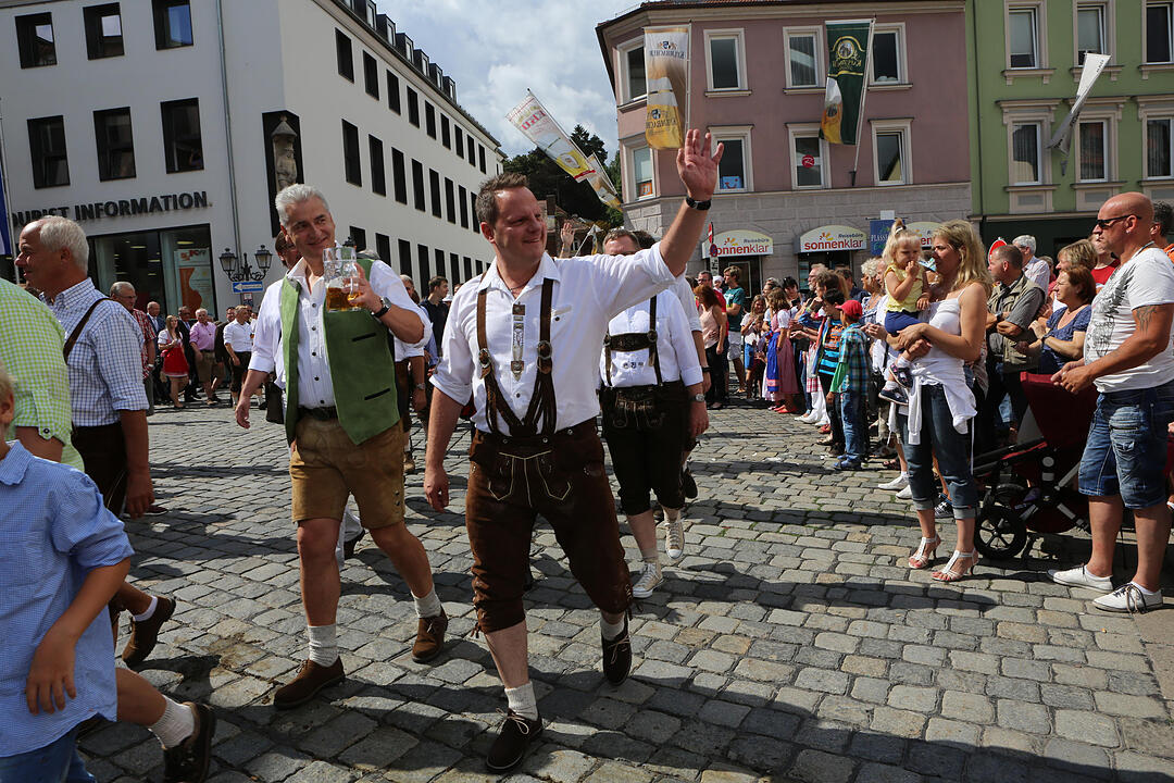 Eröffnung der Kulmbacher Bierwoche mit Büttnertanz und Bieranstich; Foto: Barbara Herbst