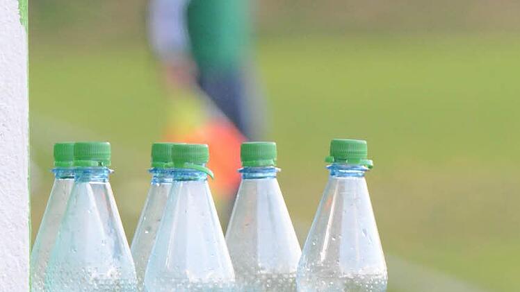 Mal wieder nur Flaschen auf der Ersatzbank. Foto: ssp