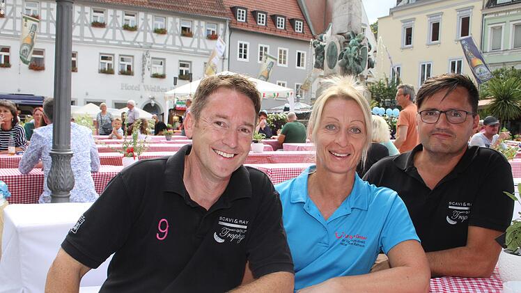 Ronald Friedlein, Bianka Straub und Armin Kull freuten sich über den Riesen-Erfolg. Foto: Sonny Adam