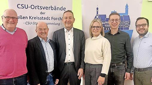 Bei der Wahl (v.&nbsp;l.): Hans Werner Eisen (Buckenhofen), Holger Lehnard (Burk), Udo Sch&ouml;nfelder (Vorsitzender Stadtversammlung), Martina Hebendanz (Kersbach), Josua Flierl (Stadtratsfraktion) und Dominik Henkel (Reuth)