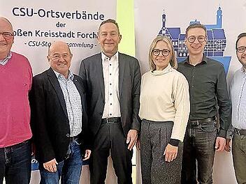 Bei der Wahl (v. l.): Hans Werner Eisen (Buckenhofen), Holger Lehnard (Burk), Udo Schönfelder (Vorsitzender Stadtversammlung), Martina Hebendanz (Kersbach), Josua Flierl (Stadtratsfraktion) und Dominik Henkel (Reuth)