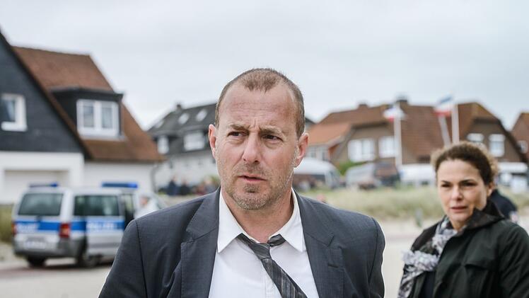 Die Kommissare und das Meer: Simon Kessler (Heino Ferch) und Hella Christensen (Barbara Auer) suchen den M&ouml;rder eines 14-j&auml;hrigen M&auml;dchens in einer Ostsee-Gemeinde.