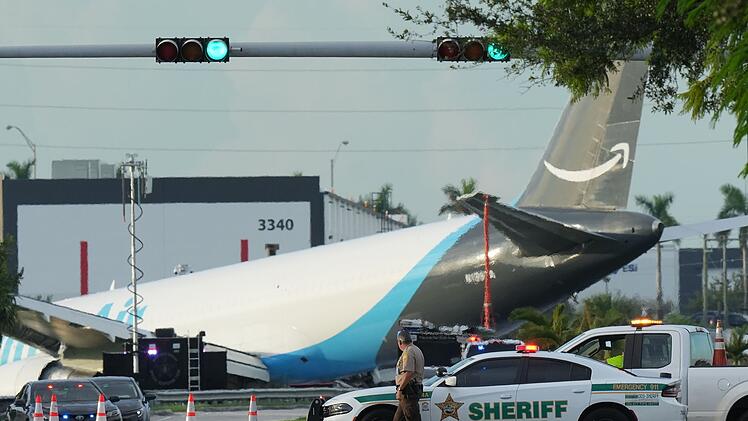 Unfall mit Frachtflugzeug nach Landung am Flughafen Miami