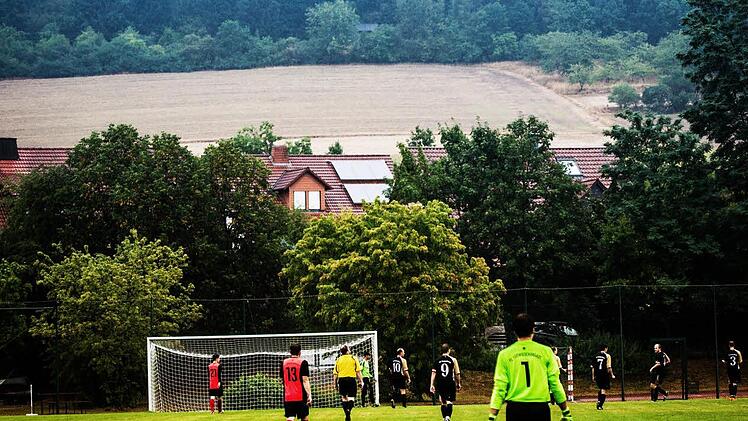 Im Raum Kulmbach müssen immer mehr Vereine wie der FC  Ludwigschorgast (Bild) ihre Eigenständigkeit aufgeben. Foto: Alexander Muck