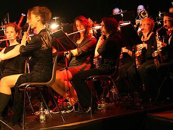 Festlich, sexy und vor allem mit herrlicher Musik präsentierte sich das sinfonische Blasorchester Kasendorf. Fotos: Sonja Adam