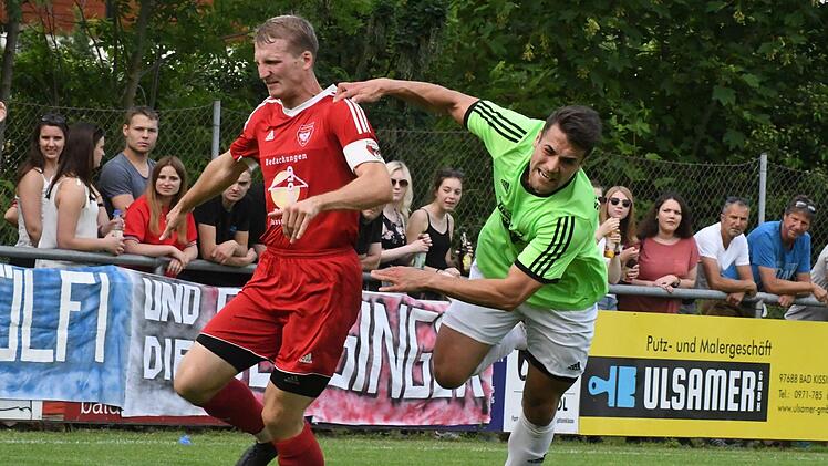 Platztausch: Mal wieder in der Kreisliga Schweinfurt wird der SV Ramsthal in der neuen Saison auflaufen. Was nicht zuletzt möglich wurde durch den Aufstieg der DJK Altbessingen (links: Peter Reitz) in die Bezirksliga. Ob Steven Klitzing (rechts) den Weindorf-Jungs erhalten bleibt, steht aktuell in den Sternen. Der SV-Torjäger wird unter anderem mit dem FC Fuchsstadt in Verbindung gebracht.Hopf