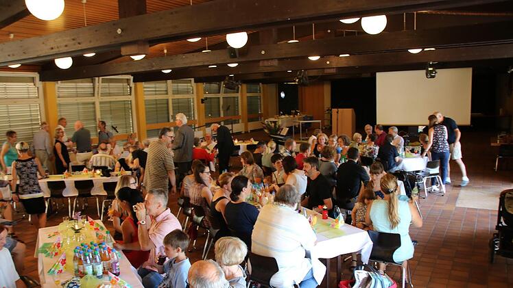 Groß und klein wollten bei der Abschiedsfeier dabei sein. Ralf Ruppert