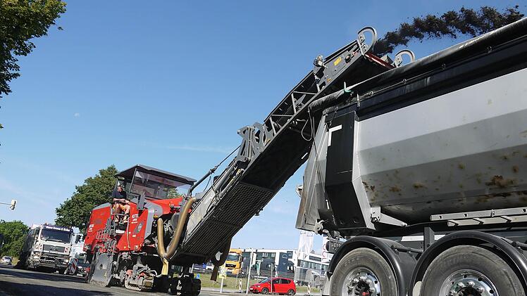 Derzeit wird zwischen Dörfles-Esbach und Coburg die ehemalige Staatsstraße saniert. Foto: Berthold Köhöer