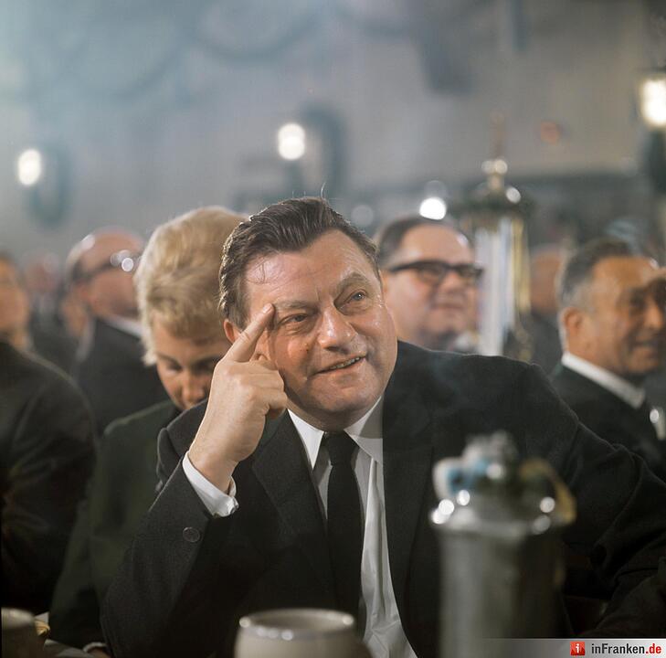 Franz Josef Strauß auf dem Oktoberfest