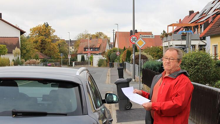 Genau hier  in der Uttstadter Straße in Adelsdorf wurde Johann Lengenfelder geblitzt. Für ihn liegt diese Stelle nicht weit genug vom Ortsschild entfernt.  Foto: Andreas Dorsch