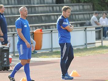 Chef-Anweiser mit &Uuml;berraschungseinsatz: M&uuml;nnerstadts Trainer Goran Mikolaj (rechts). Foto: ssp